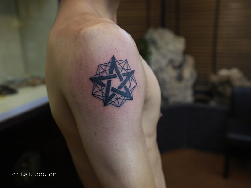五角星几何纹身